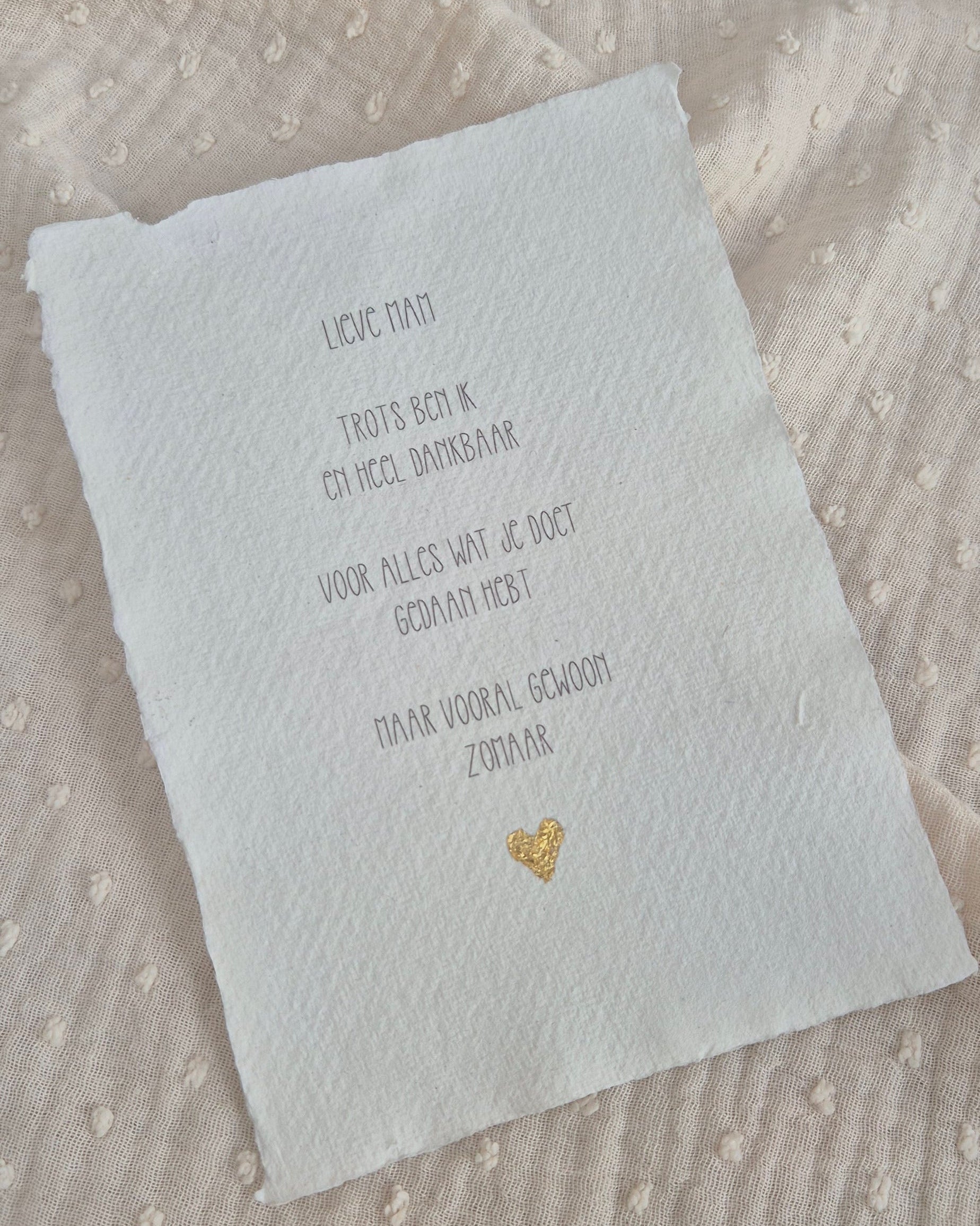 Ontroerend gedichtje voor mama, gedrukt op handgeschept papier. Perfect voor Moederdag, verjaardag of zomaar.
