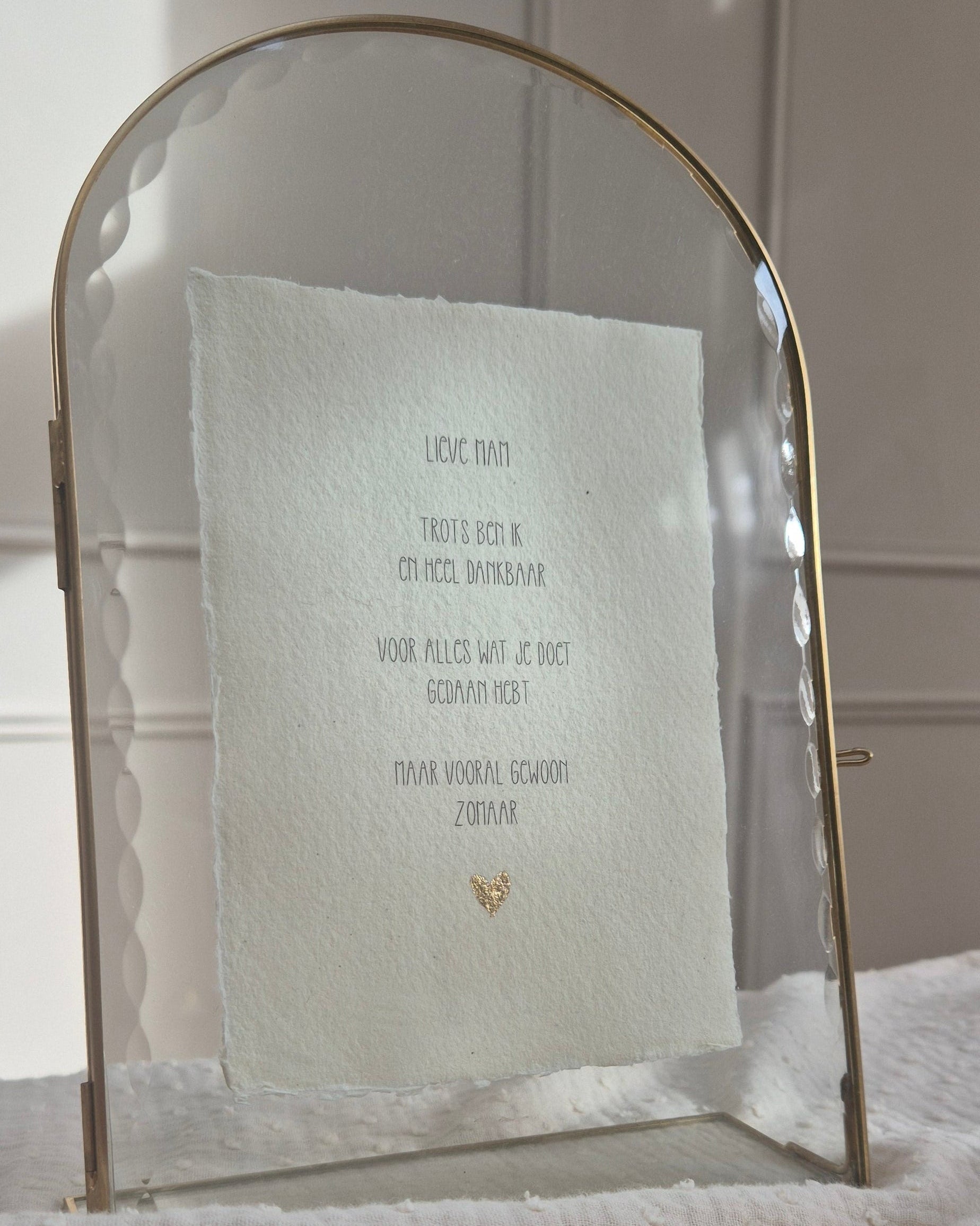 Ontroerend gedichtje voor mama, gedrukt op handgeschept papier. Perfect voor Moederdag, verjaardag of zomaar.