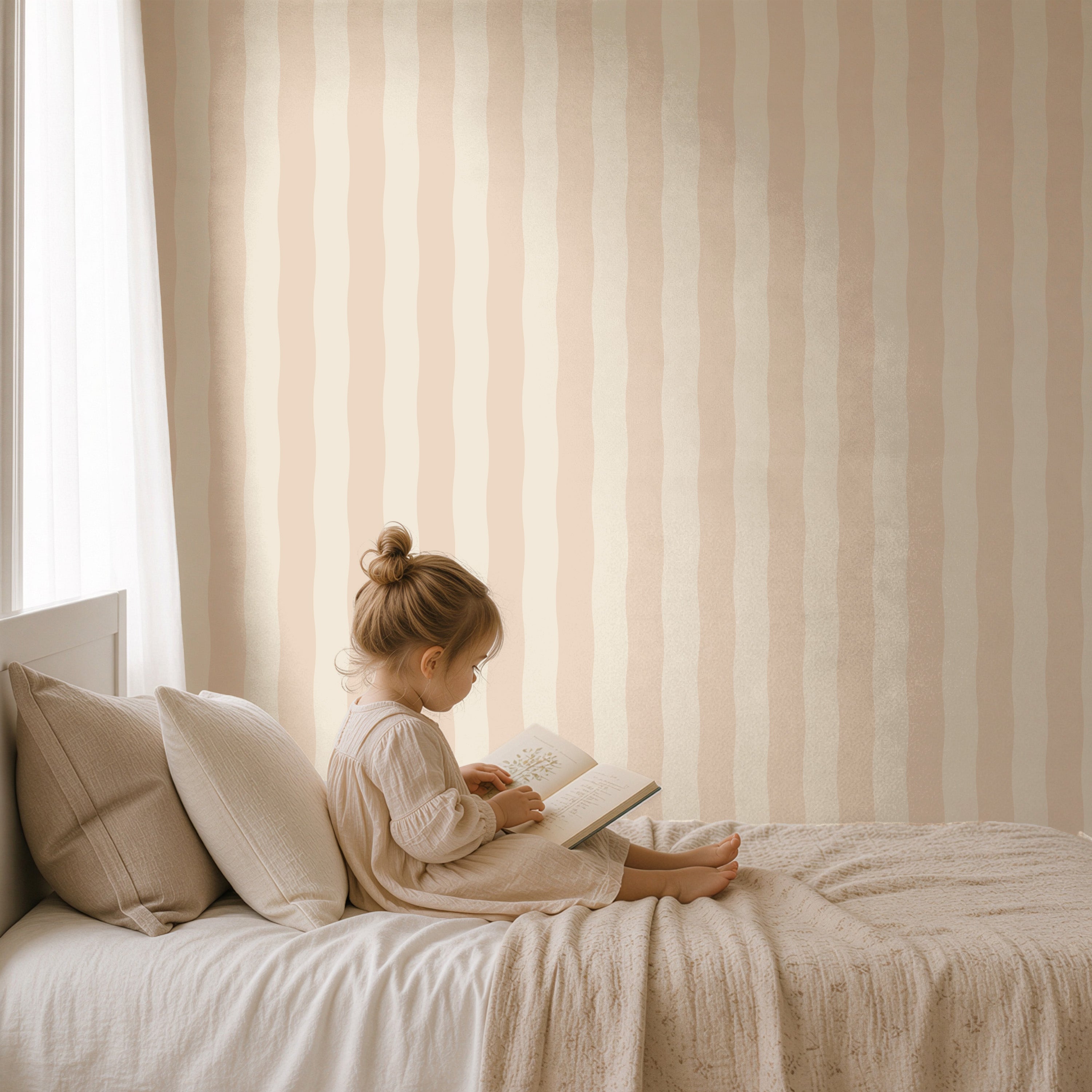 Behang Wavy Stripes - latte