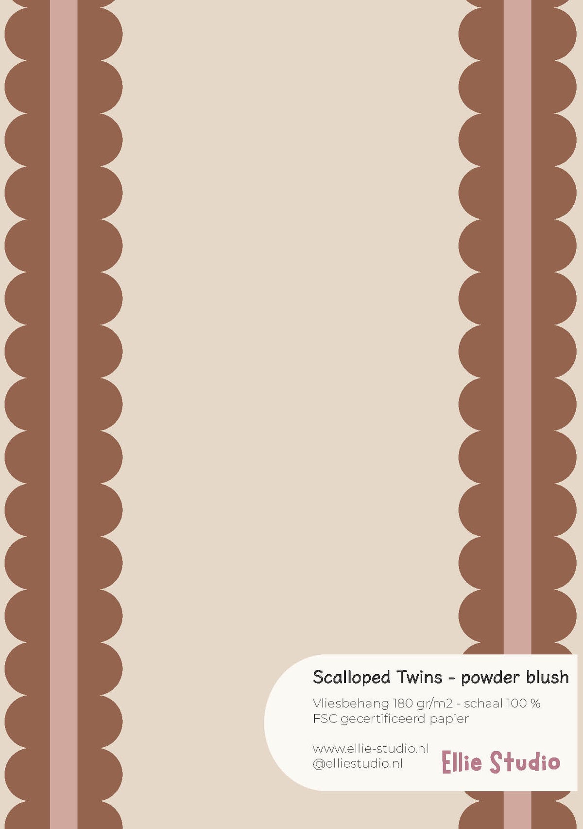 A4 behangstaal Scalloped Twins - powder blush van ELLIE Studio: licht beige met geschulpte strepen in bruin en oudroze