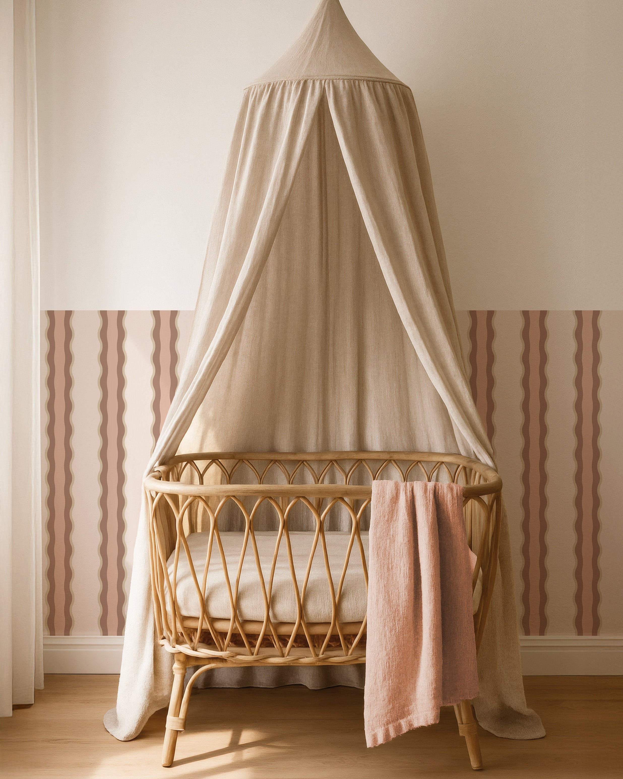 Behang Wobbly Waves - warm pink