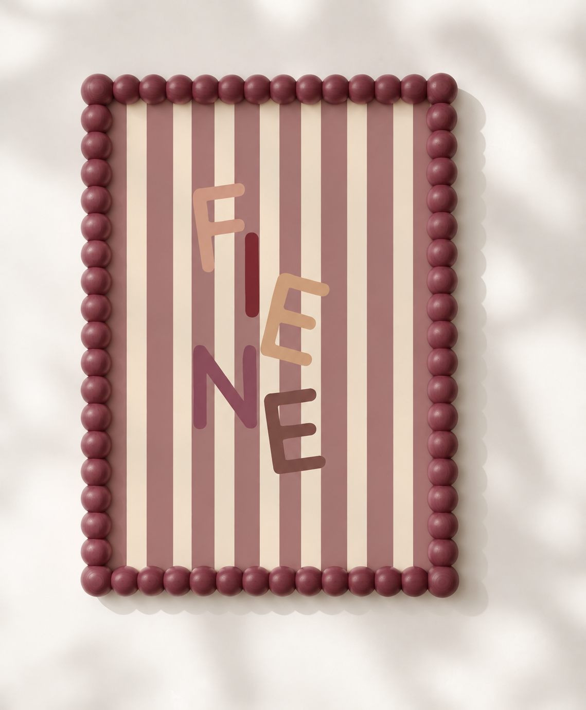 Mauve naamposter met strepen in een bolletjeslijst