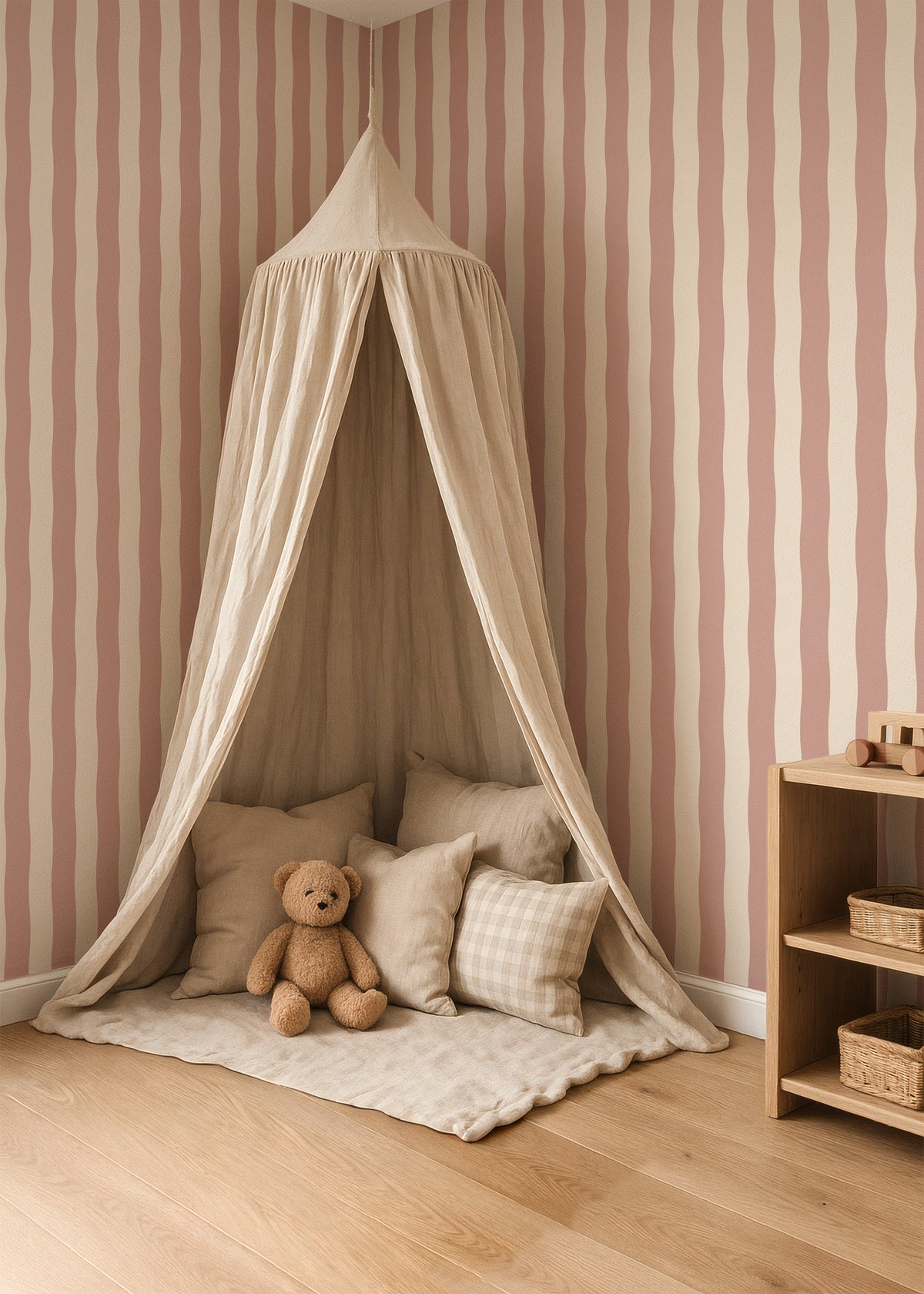 Zachte leeshoek met speelhemel voor Wavy Stripes terra pink behang
