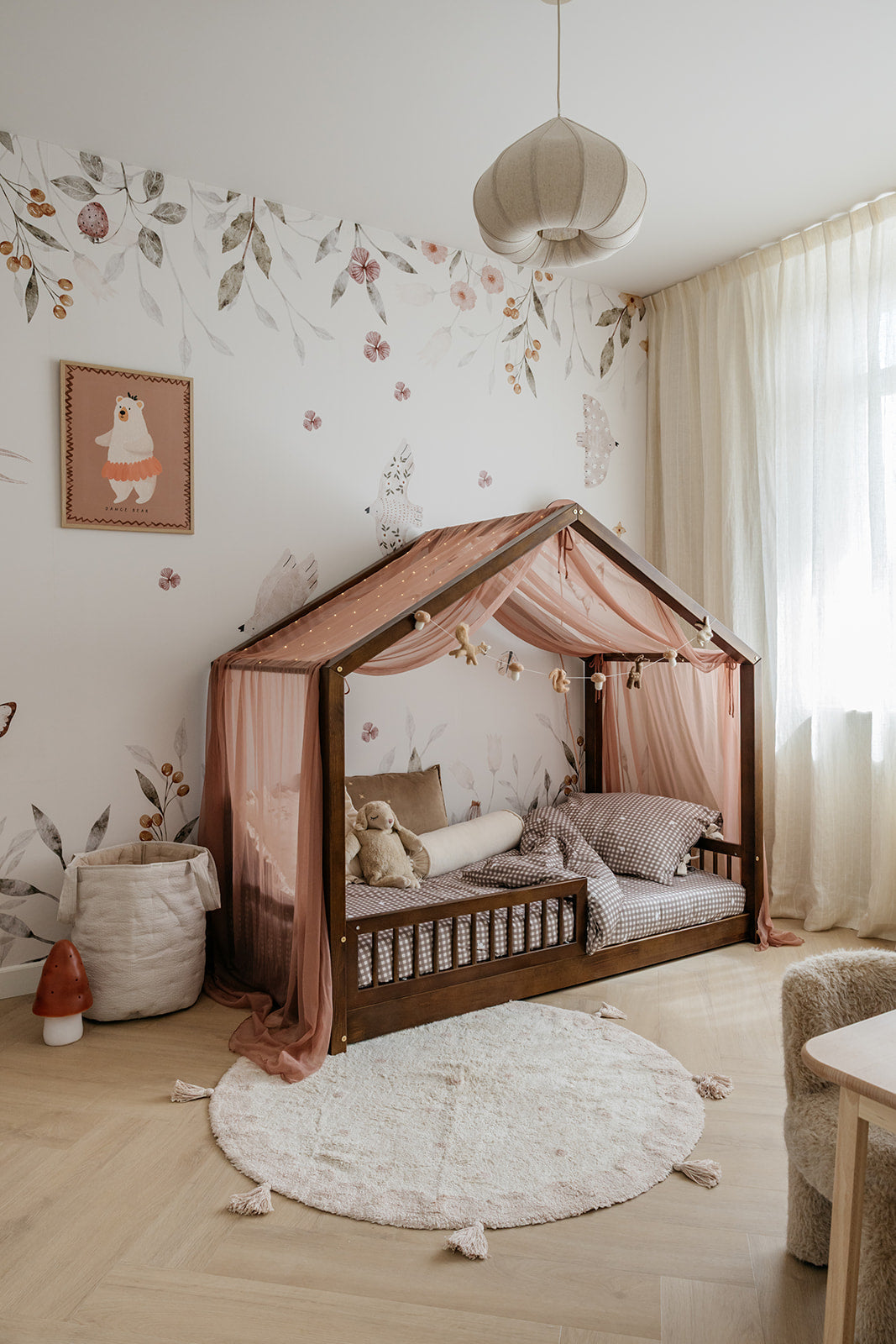 TUK Make-Over meisjeskamer van Noé met Spring Garden collagebehang