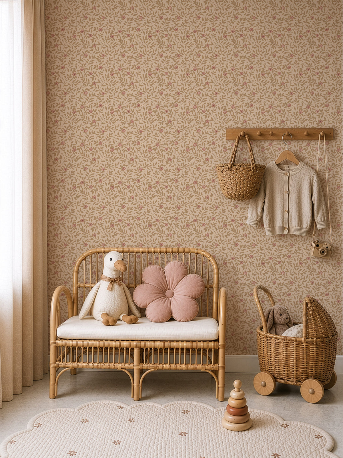 Rotan bankje en houten speelgoed voor Petite Blossom sand behang