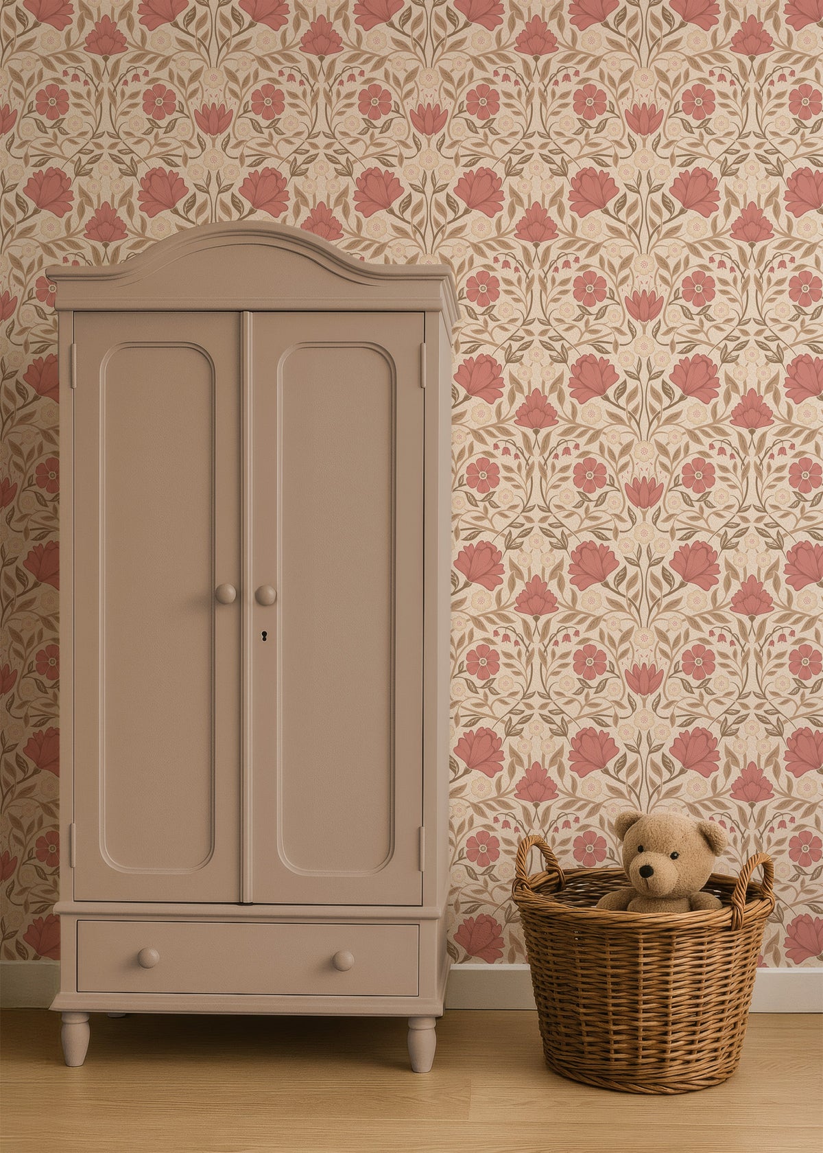 Vintage kast met speelgoedmand voor Petal Dreams blush bloemenbehang