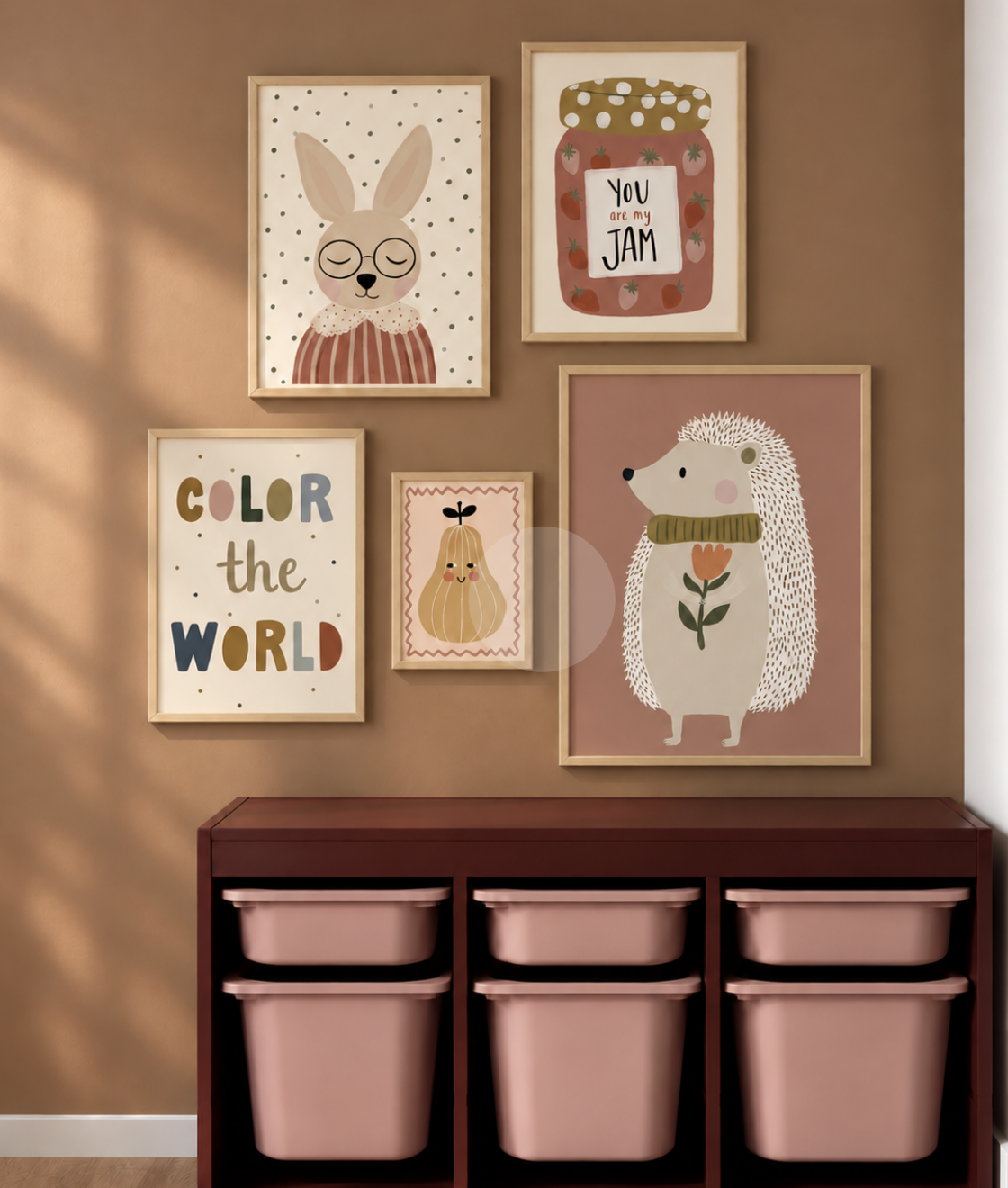 Posterwand in de kinderkamer met illustraties van ELLIE Studio