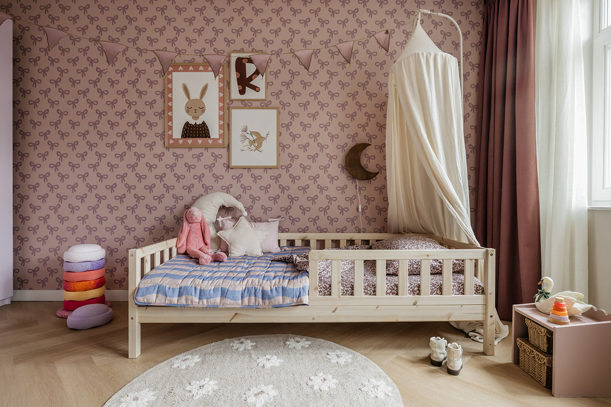 TUK Make-Over meisjeskamer van Rosie met Bows lila behang