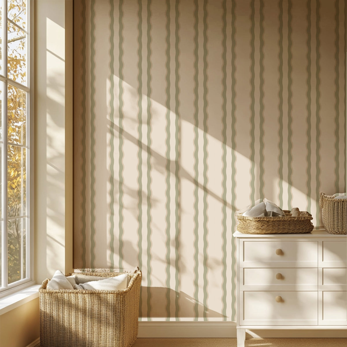 Lichte commode en manden voor Wobbly Waves green behang