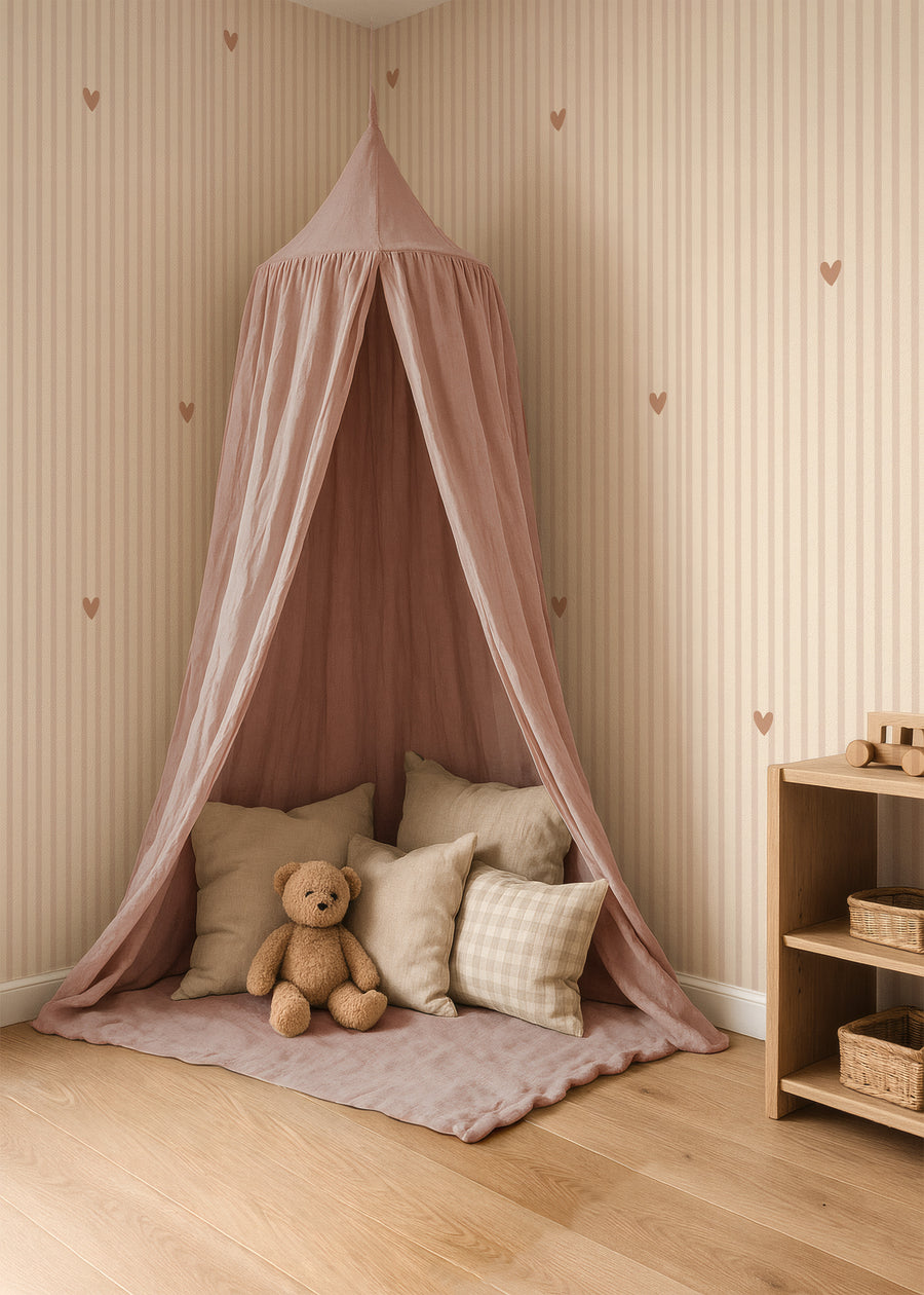 Kinderkamer met Behang Striped Hearts - beige op de wand