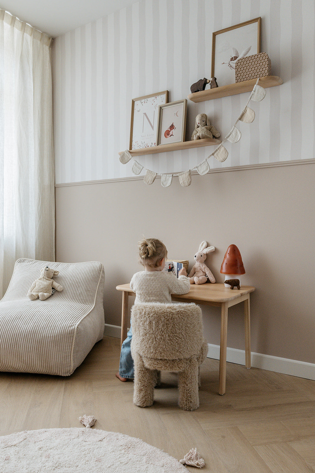 Behang Wavy Stripes - beige