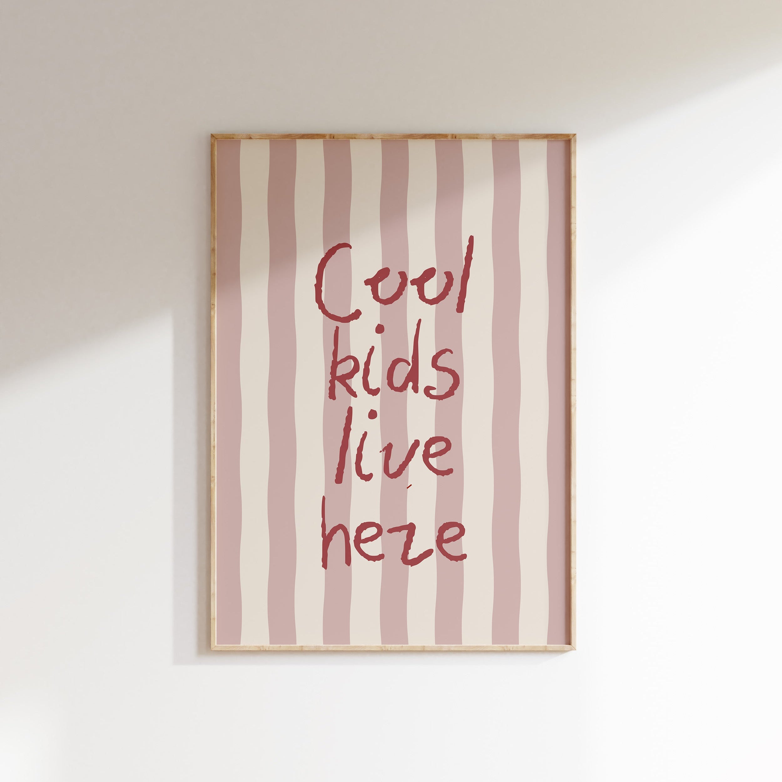 Kinderkamer print - Cool kids live here | roze