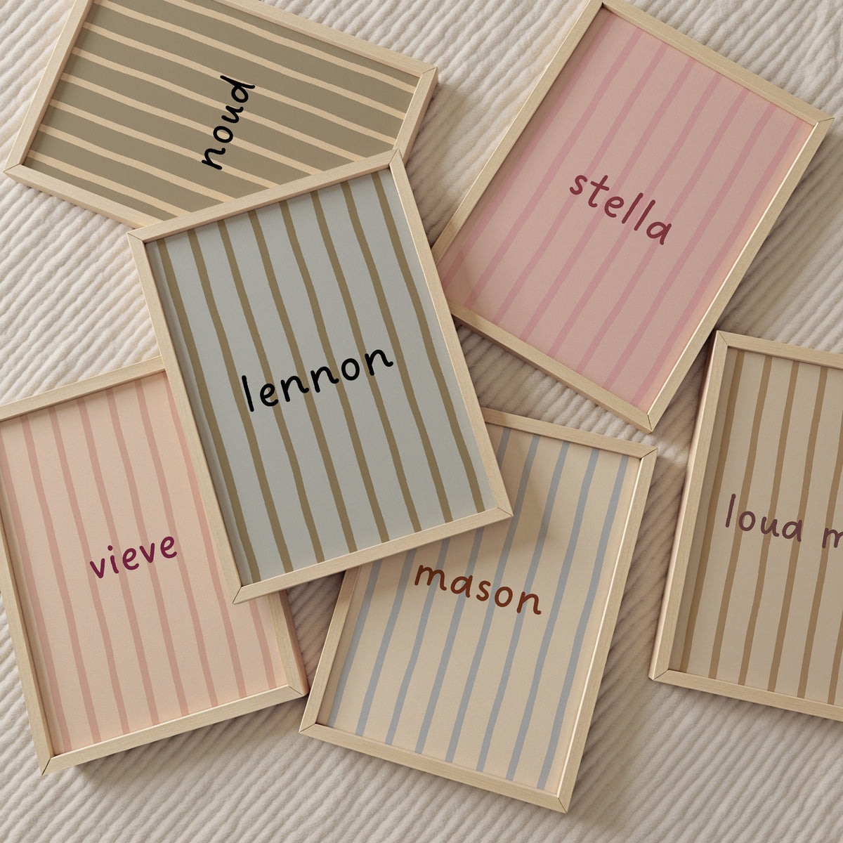 Overzicht van gepersonaliseerde Flow Stripes naamposters in verschillende kleuren