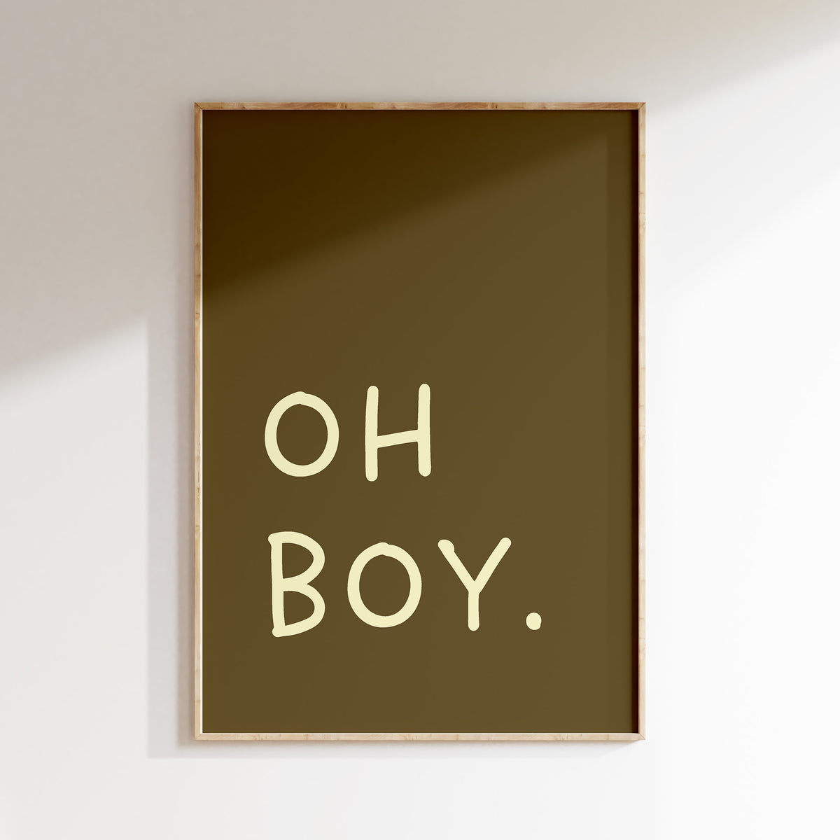 Tekstposter Oh Boy in warm olijfbruin